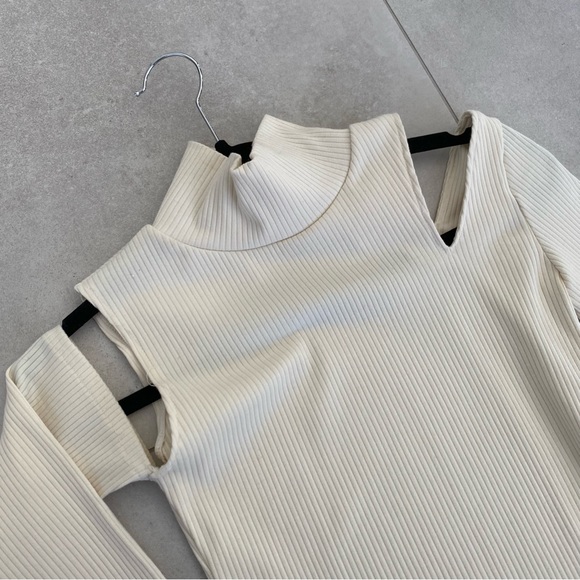STORETS SHOULDER CUT OUT LONG SLEEVE TOP - Picture 5 of 5